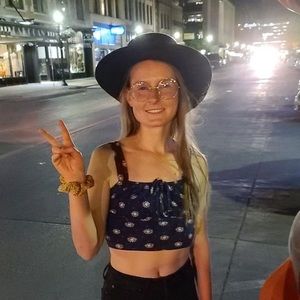 Meet your Posher, Laura